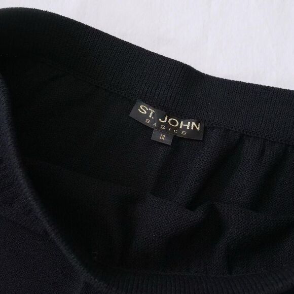 Classic St. John black knit mini skirt - Picture 3 of 6